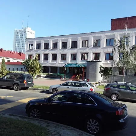 Four-room Near Metro Station Victory Square Apartament Mińsk