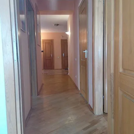 Four-room Near Metro Station Victory Square Apartament Mińsk